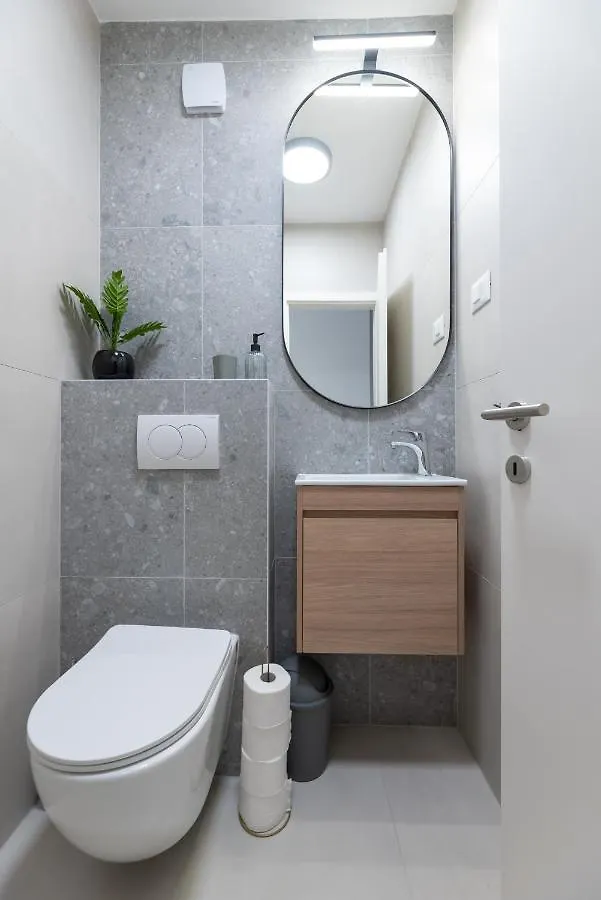 D33 Apartment Split
