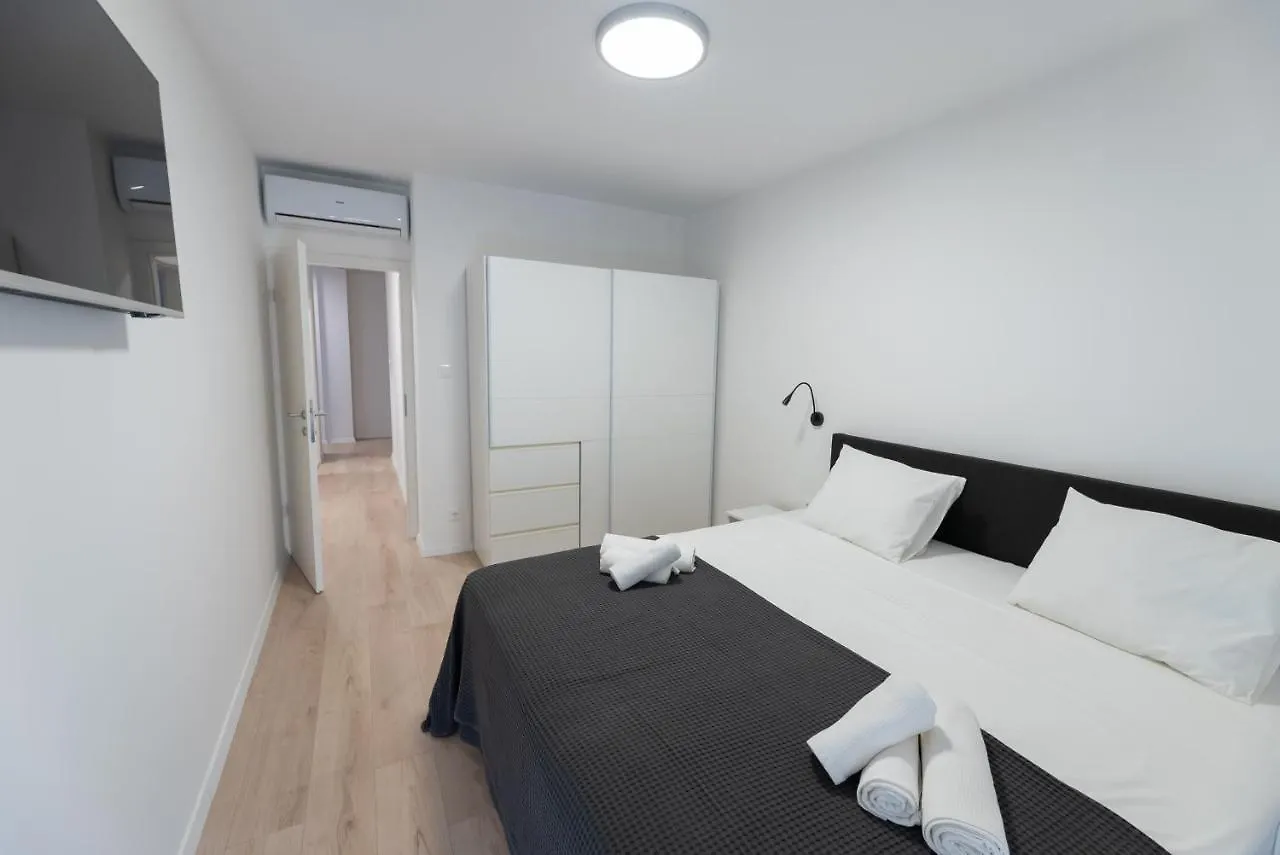 D33 Apartment Split