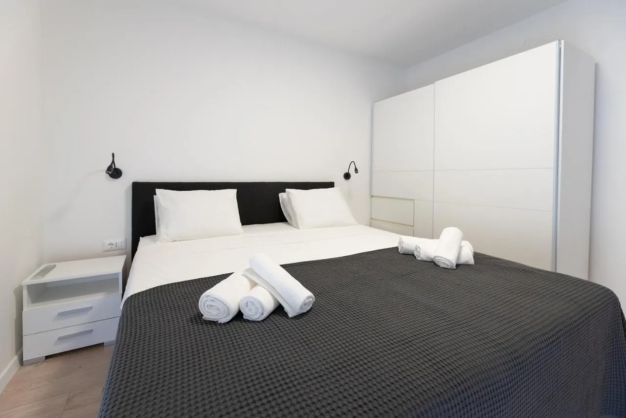 D33 Apartment Split