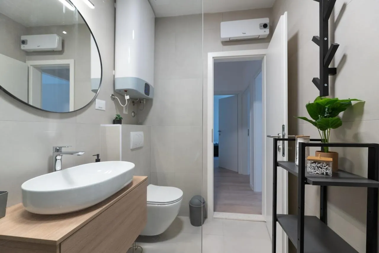 D33 Apartment Сплит