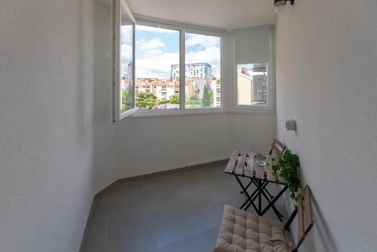 D33 Apartment Сплит